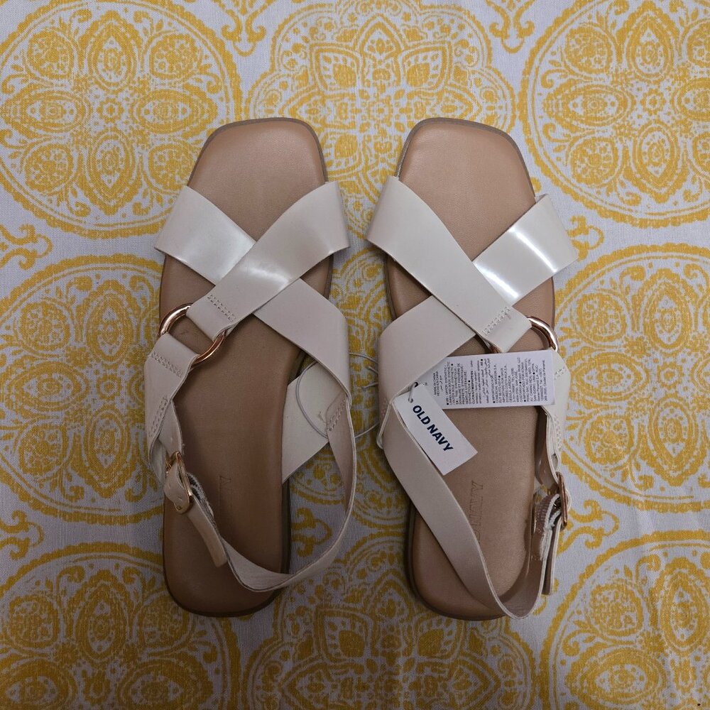 Old Navy Women’s White Sandals – Size 7 – New with Tag